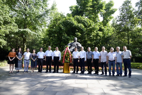 九三学社中央副主席丛斌赴我市调研坚持和发展中国特色社会主义学习实践活动基地建设情况